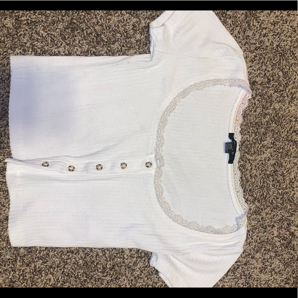 I’m selling this top from forever21, on the collar there is a small stain